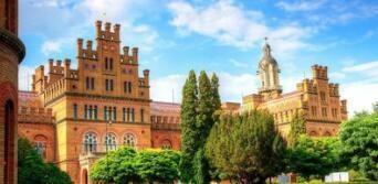 在乌克兰过夜，导游：晚上不要给美女开门