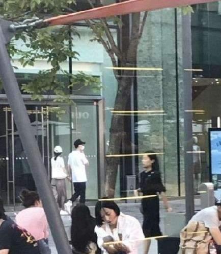 赵丽颖和冯绍峰又巧遇了! 网友: 恋情被证实