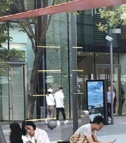 赵丽颖和冯绍峰又巧遇了! 网友: 恋情被证实