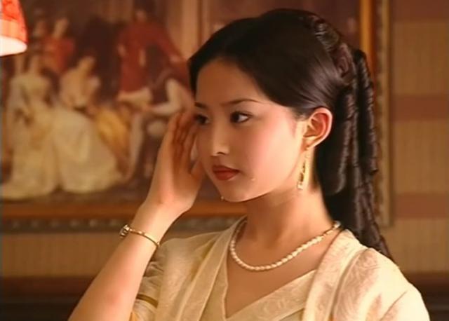 这才是仙女！15岁刘亦菲在《金粉世家》中的7张图片，简直绝了！