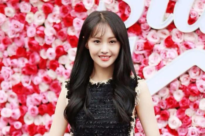 郑爽因“不雅照”被推上风口浪尖,是素质低下,还是放飞自我?