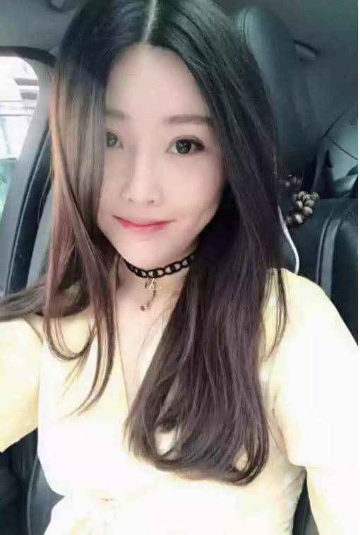 曾经是虎牙第一女主播，如今却沦落为陪玩，看到接单次数让人很尬