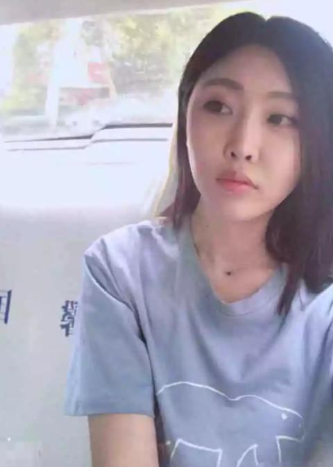 曾经是虎牙第一女主播，如今却沦落为陪玩，看到接单次数让人很尬