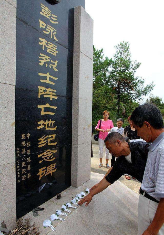 江姐丈夫, 23岁入党, 从为了工作假扮夫妻到真结婚, 同一岗位牺牲