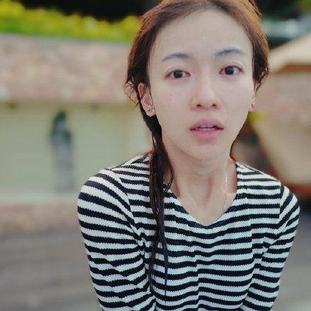 吴谨言晒泳装照,身材娇小可爱,但穿着保守受网友吐槽没诚意