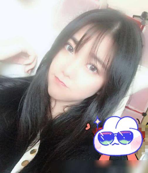 小团团直播拿下“表情包”后，曝光真实颜值，已确定不是乔碧萝