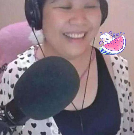 小团团直播拿下“表情包”后，曝光真实颜值，已确定不是乔碧萝