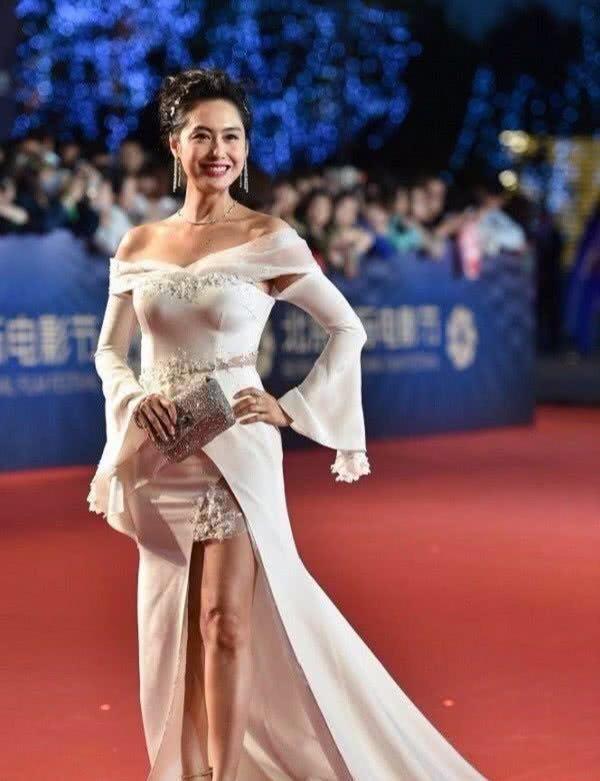 又见朱茵！周星驰受访谈及感情称：“你看，还有机会吗？”