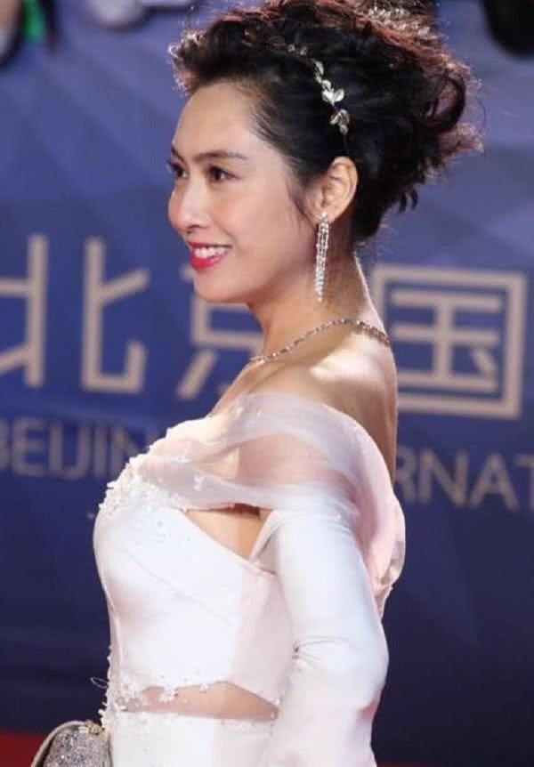 又见朱茵！周星驰受访谈及感情称：“你看，还有机会吗？”