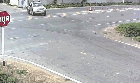 搞笑动图：当女神学会“葛优躺”，这姿势有点意思！