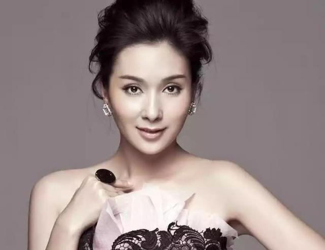 古典美人杨恭如：曾是香港一线花旦，却被富婆一掌扇下神坛