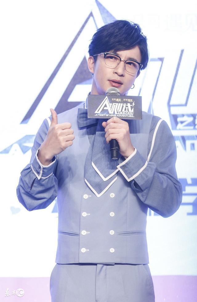 爆薛之谦曾与娄艺潇交往,戴帽子吃饭时被拍