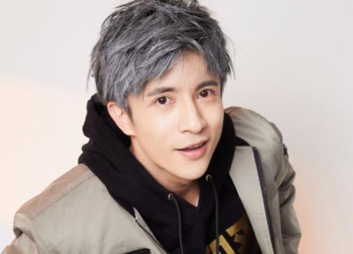 爆薛之谦曾与娄艺潇交往,戴帽子吃饭时被拍