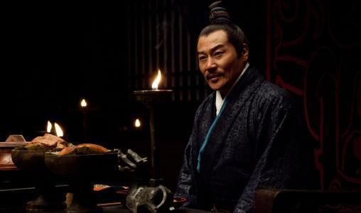 一奸臣祸乱数国, 人人喊打, 他用为丞相, 还说: 要夺权就让他来夺