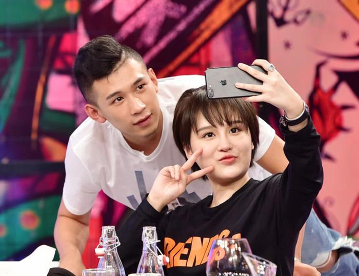 分手赵本山女儿天佑现任曝光,热恋时一起买菜做饭,分手要30万