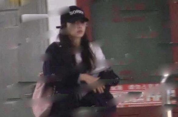 否认恋情都这么搞笑?黄子韬自称女友是“方否认”，妹妹是方怡然