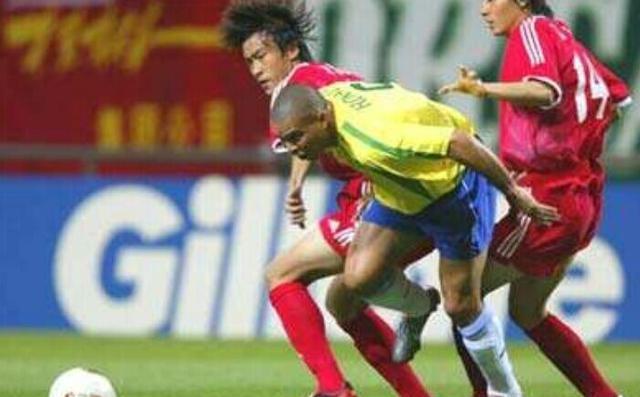 好多球星认为罗纳尔多比梅罗还强，真是这样吗？看完这些就明白了