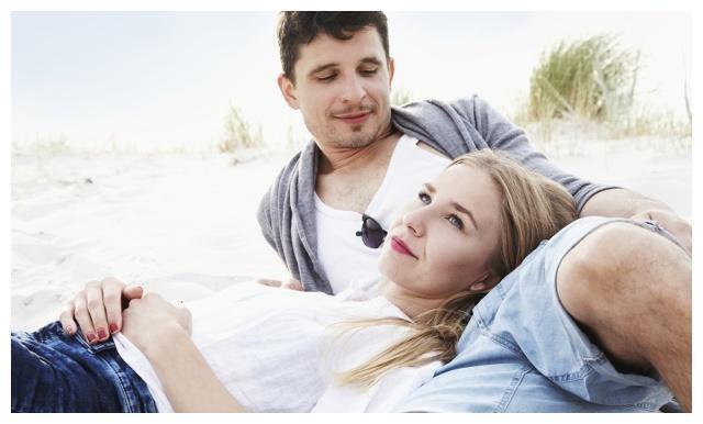 夫妻俩夜里进行夫妻生活时，被起夜的儿子发现