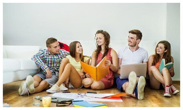 夫妻俩夜里进行夫妻生活时，被起夜的儿子发现