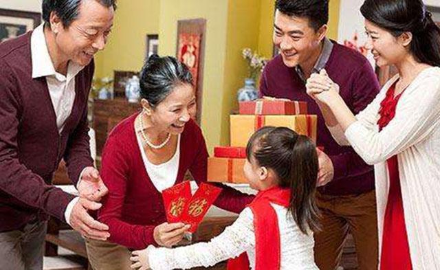 过年孩子收的压岁钱，父母应不应该收走？