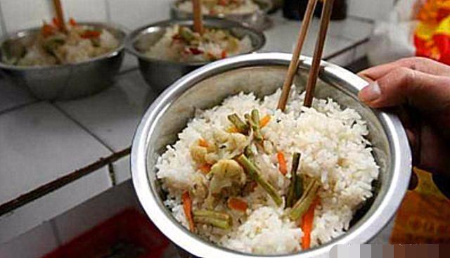 完全被洗脑,男女混住生活邋遢!传销里的悲惨生活