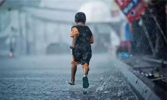 重庆公交车坠江事件：3秒夺走15条人命，请远离你身边的贱人！