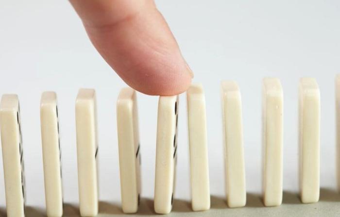 重庆公交车坠江事件：3秒夺走15条人命，请远离你身边的贱人！