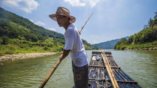 天柱山白马潭漂流 让清清潭水冲刷走城市的浮躁