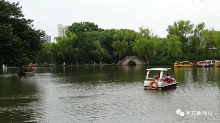 七月仲夏里的南充北湖,好一派美景如画的城市园林风光