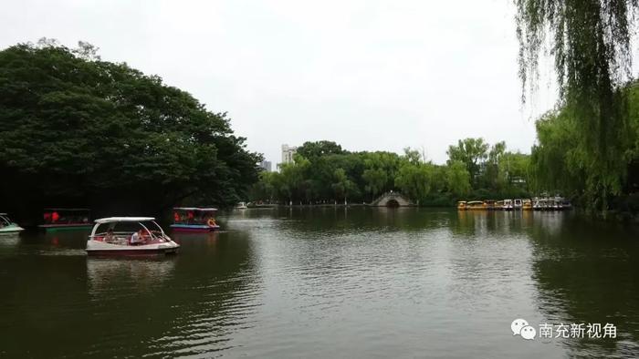 七月仲夏里的南充北湖,好一派美景如画的城市园林风光